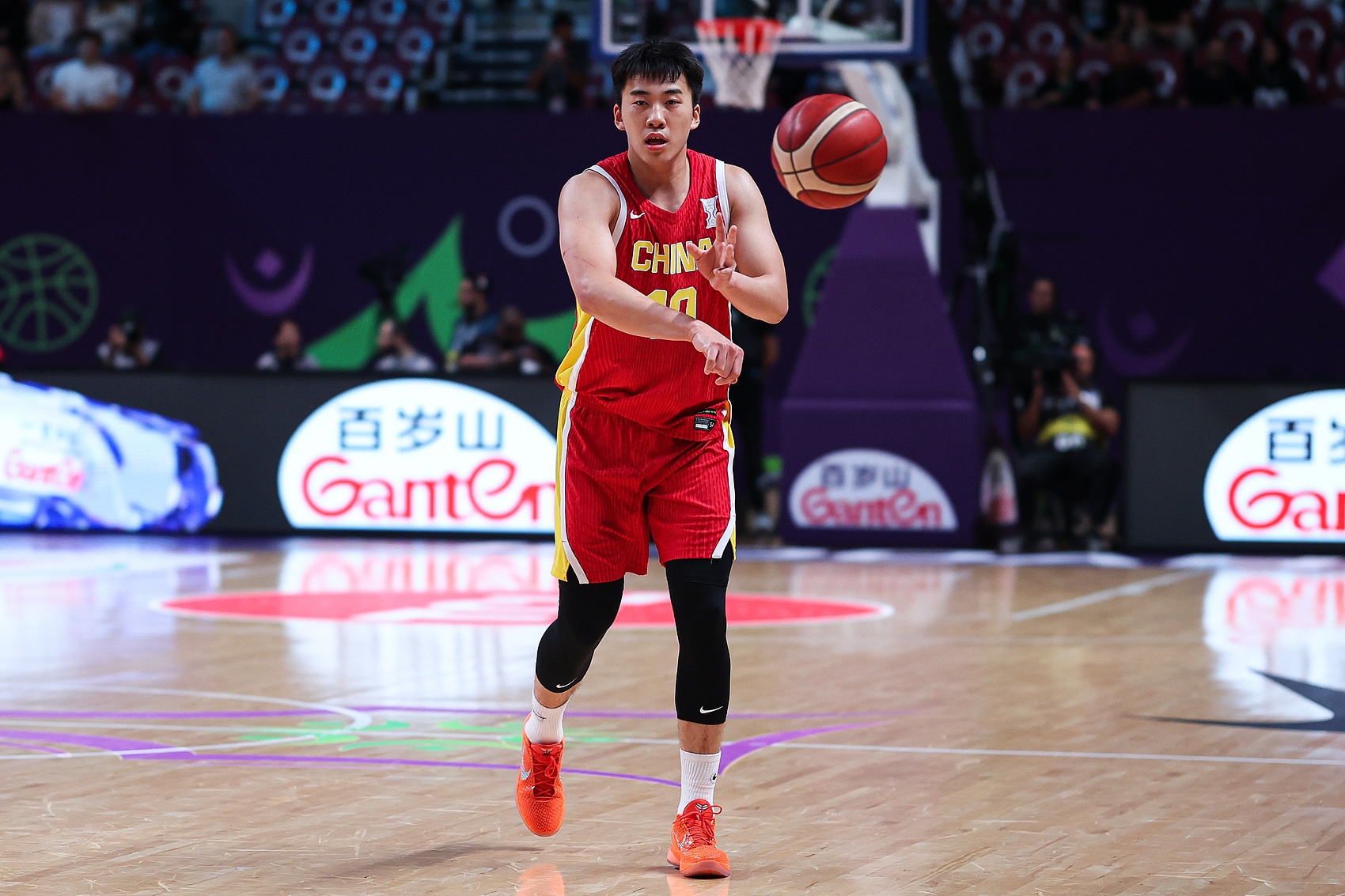 媒体人:王俊杰说明年可能会参加NBA选秀 没选上也会在海外找机会