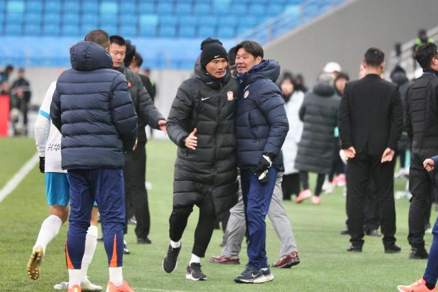 青岛两队大变样 德比战和为贵两土帅斗法未分胜负